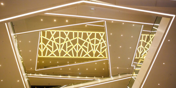 Reformas Integrales de Tiendas y Locales  Comerciales en Sabadell · Diseño e Instalación de Iluminación LED Eficiente