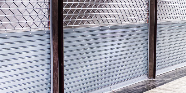 Reformas Integrales de Tiendas y Locales  Comerciales en Sabadell · Instalación de  Ventanas y Persianas Comerciales